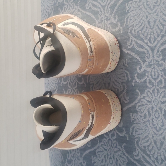 Air Jordan 1 Mid Brushstroke - Picture 4 of 9